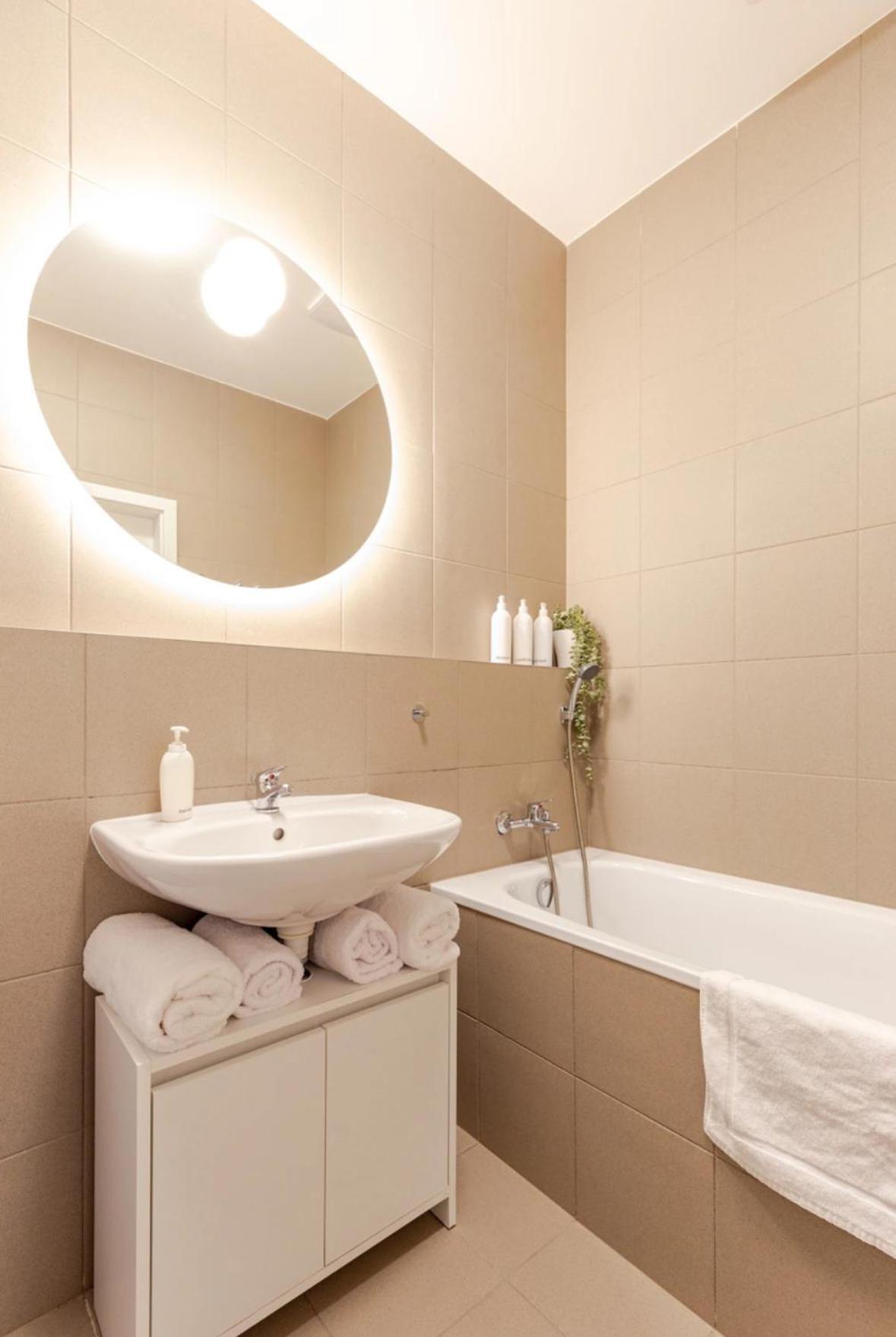 Magnolie Suite Presidential Garden Free Parking Bratislava Exterior photo