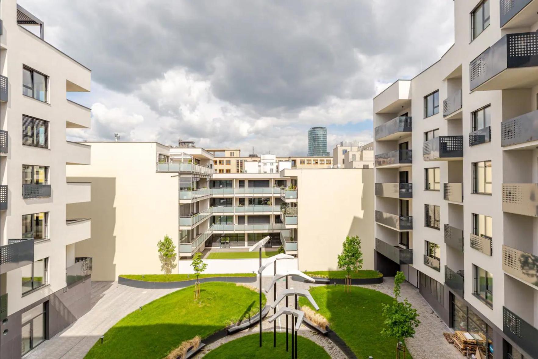 Magnolie Suite Presidential Garden Free Parking Bratislava Exterior photo